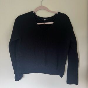 Sweater from Uniqlo, v neck, in black, size xs